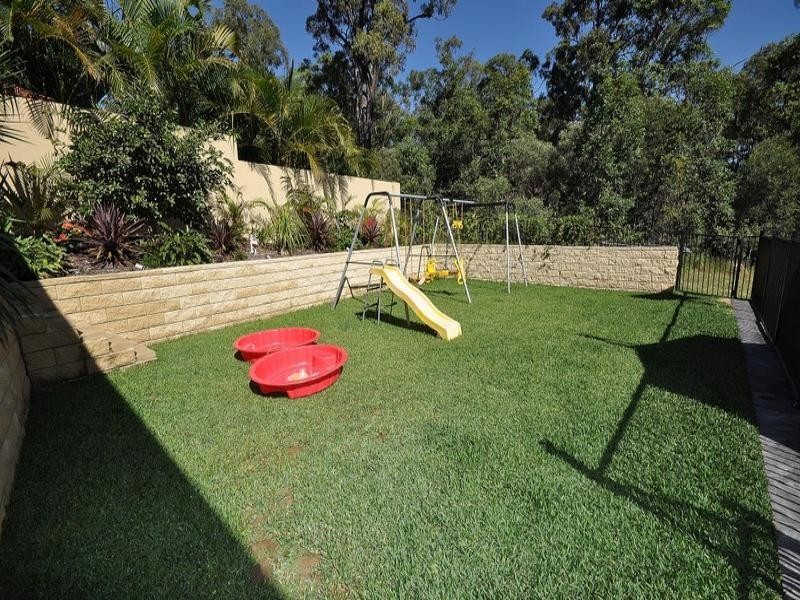 11 Leeds Close, Arundel QLD 4214