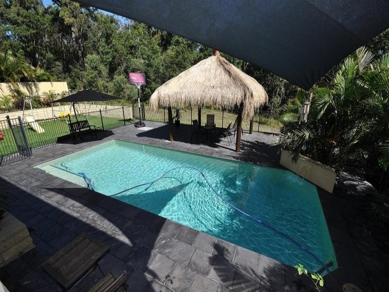 11 Leeds Close, Arundel QLD 4214