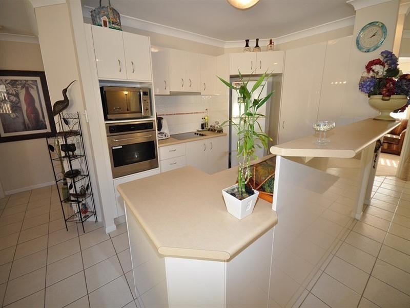 28 Leighanne Crescent, Arundel QLD 4214