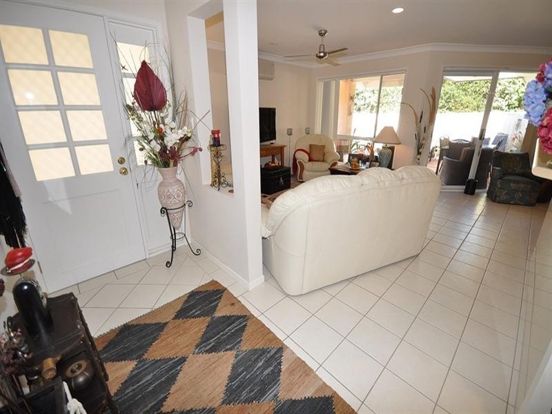 28 Leighanne Crescent, Arundel QLD 4214