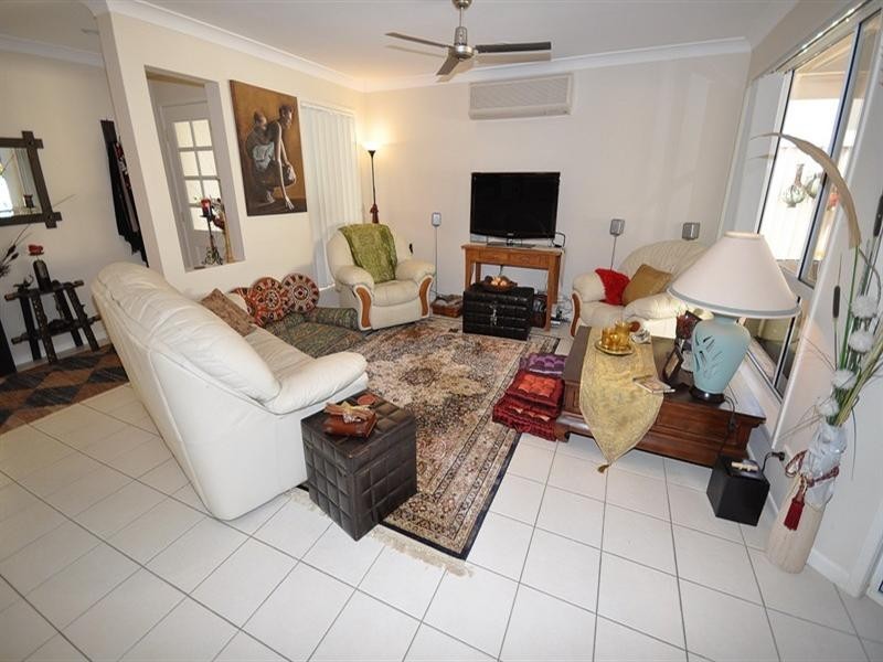 28 Leighanne Crescent, Arundel QLD 4214