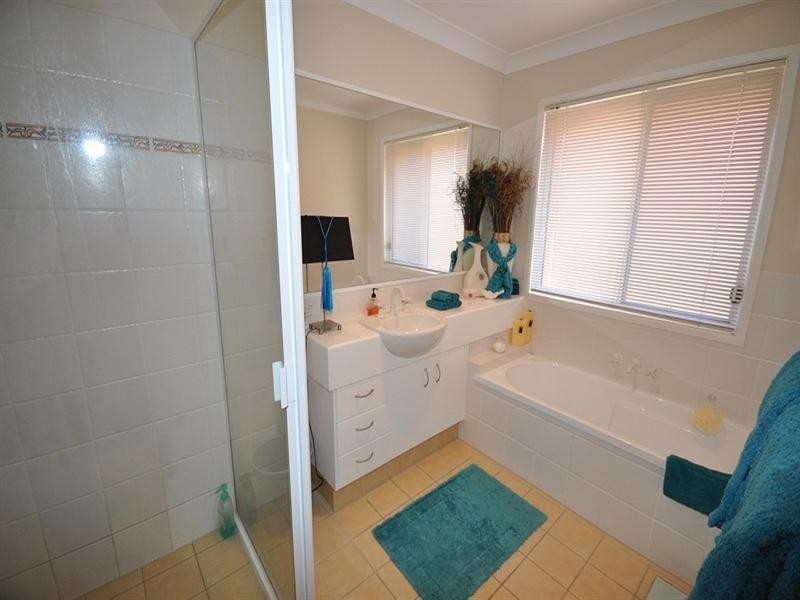 28 Leighanne Crescent, Arundel QLD 4214