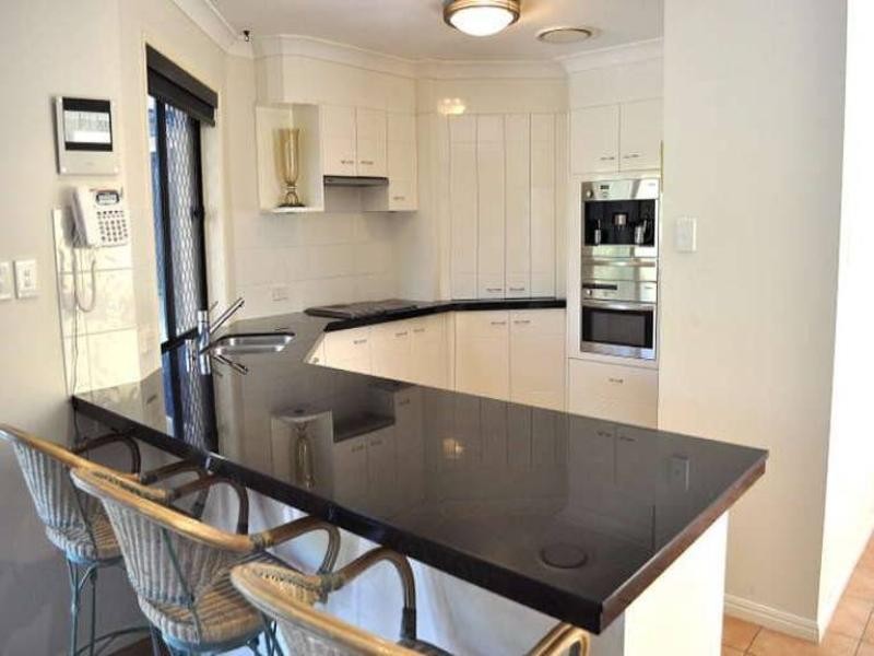 40 Arun Drive, Arundel QLD 4214