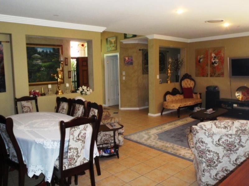 3 Orpington Court, Arundel QLD 4214