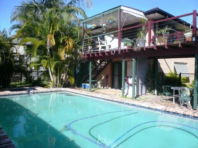 12 Geoff Wolter Drive West, Molendinar QLD 4214