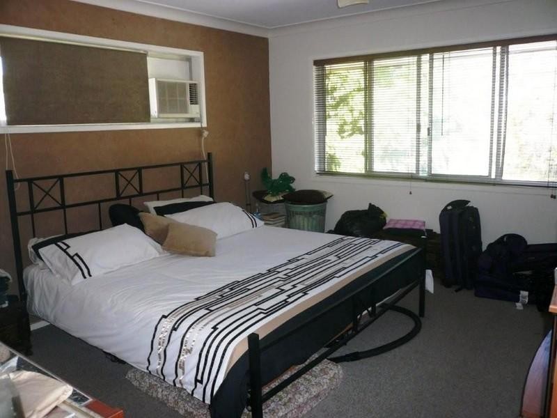 12 Geoff Wolter Drive West, Molendinar QLD 4214