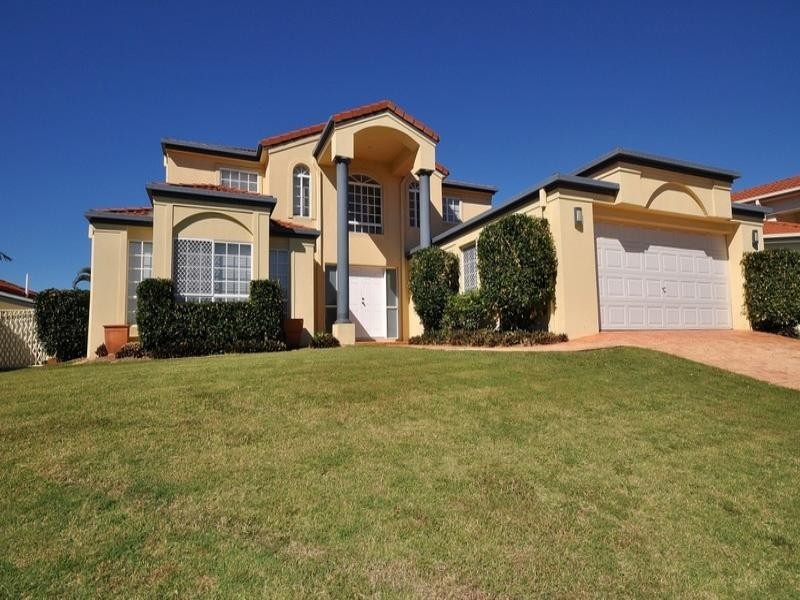 18 Maltravers Drive, Arundel QLD 4214