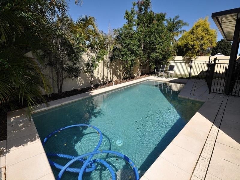 18 Maltravers Drive, Arundel QLD 4214