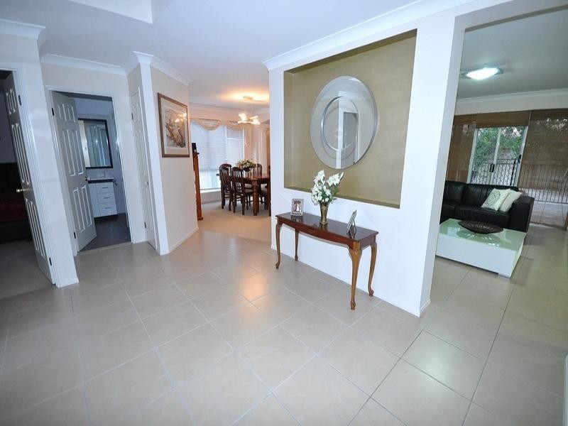 18 Maltravers Drive, Arundel QLD 4214