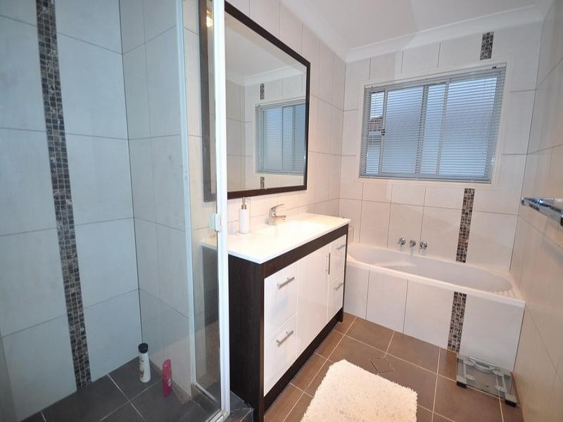 18 Maltravers Drive, Arundel QLD 4214