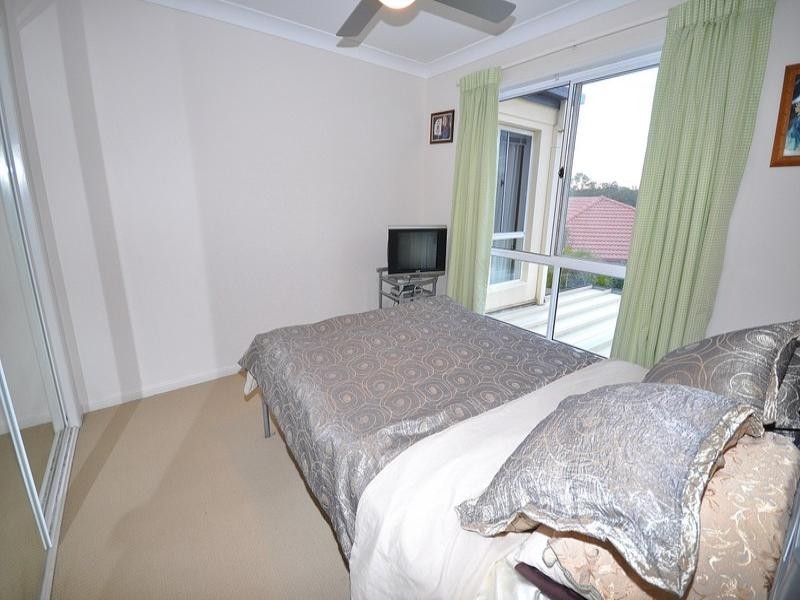 18 Maltravers Drive, Arundel QLD 4214