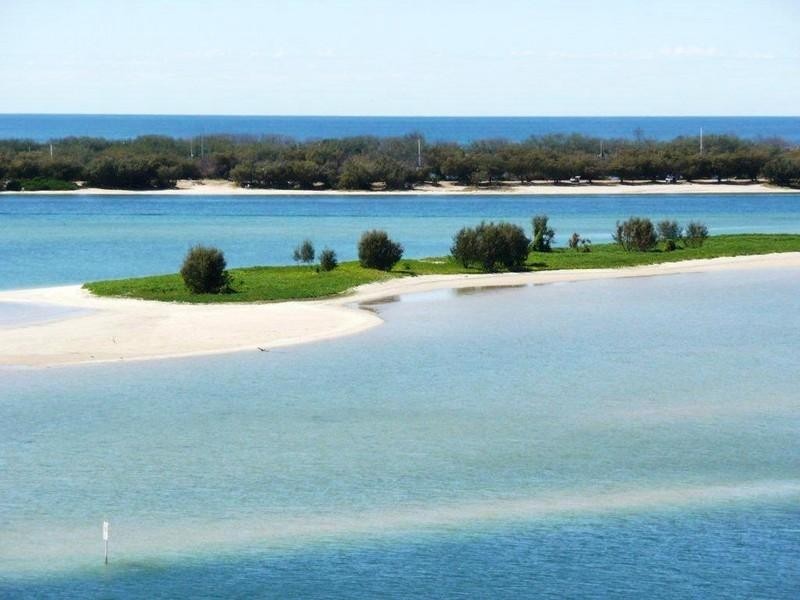 100/326 Marine Parade, Labrador QLD 4215