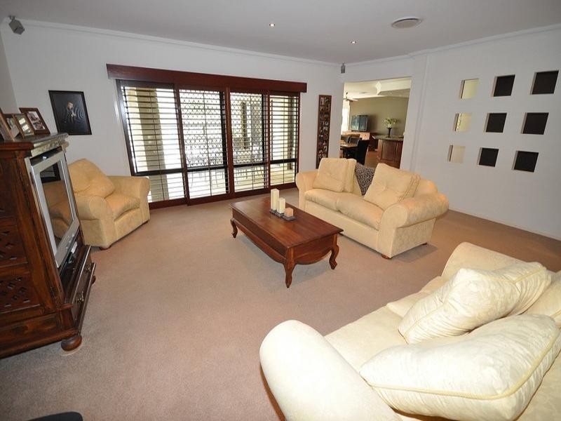 110 Arun Drive, Arundel QLD 4214