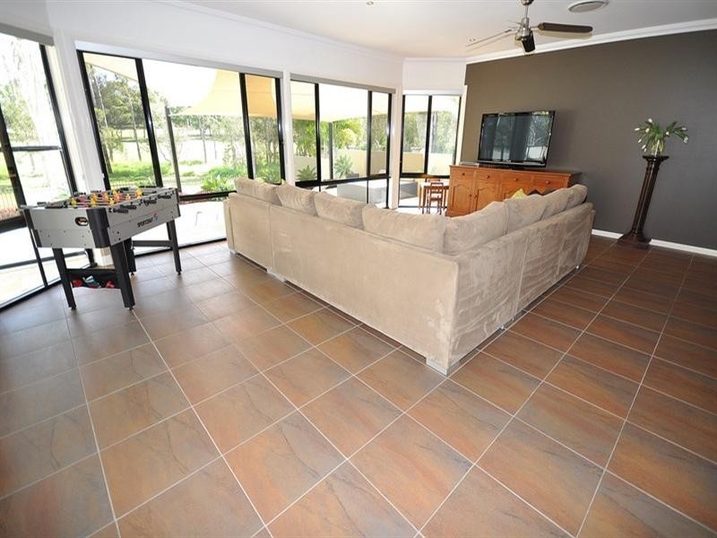 110 Arun Drive, Arundel QLD 4214