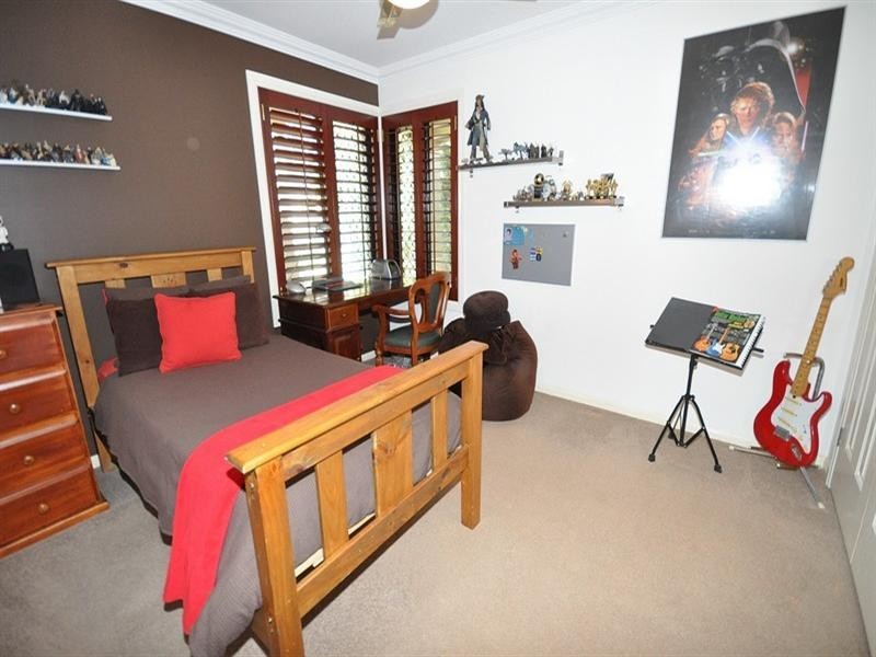 110 Arun Drive, Arundel QLD 4214