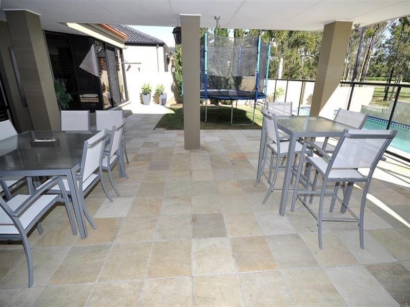 110 Arun Drive, Arundel QLD 4214