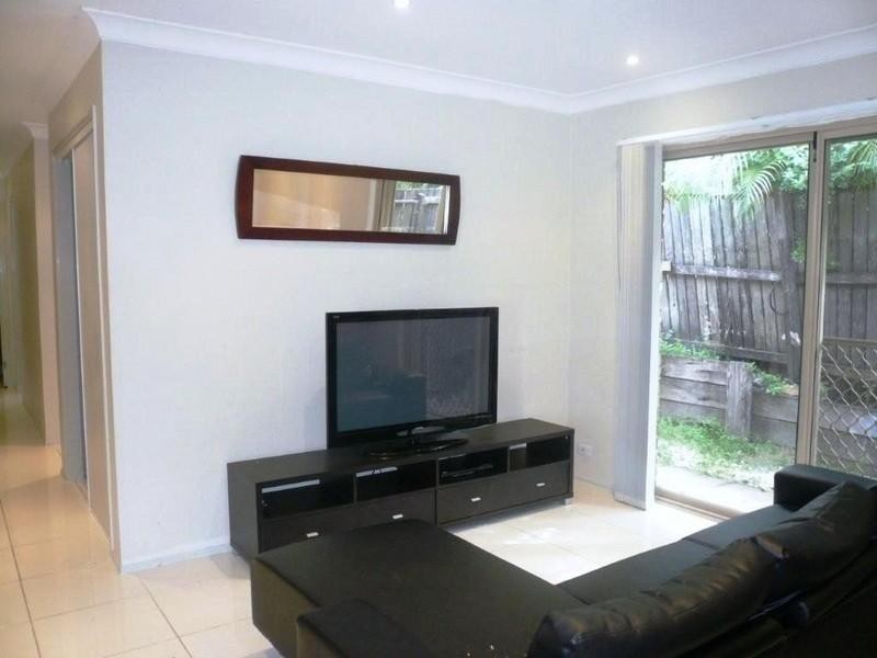 1 Clark Gable Close, Parkwood QLD 4214