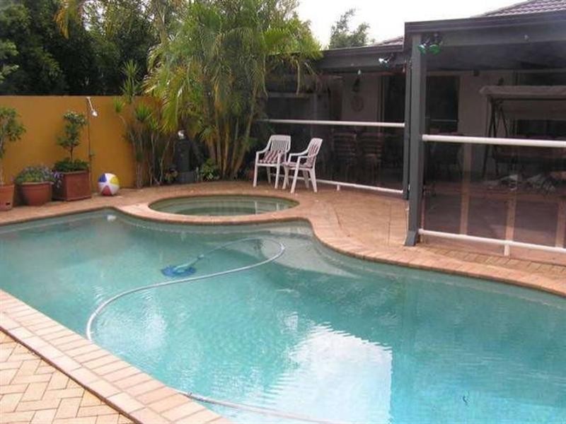 23 Maltravers Drive, Arundel QLD 4214