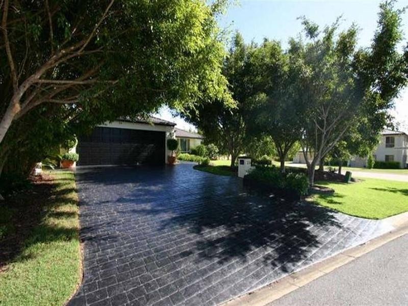 23 Maltravers Drive, Arundel QLD 4214