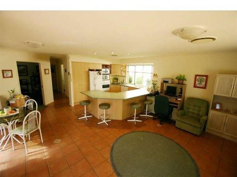 23 Maltravers Drive, Arundel QLD 4214