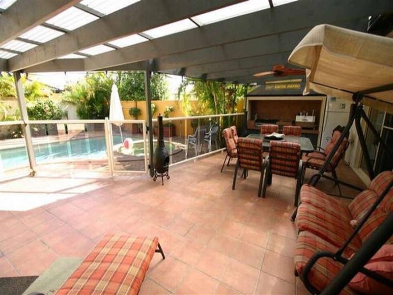 23 Maltravers Drive, Arundel QLD 4214