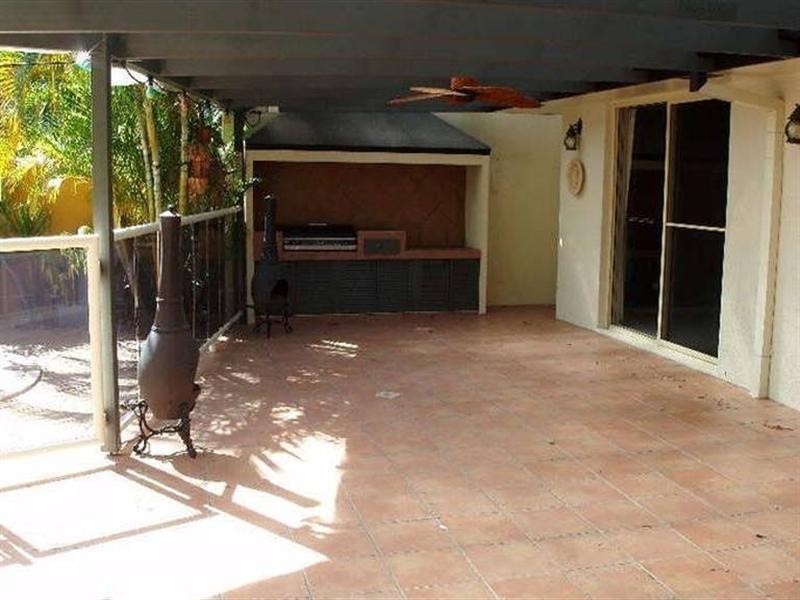 23 Maltravers Drive, Arundel QLD 4214