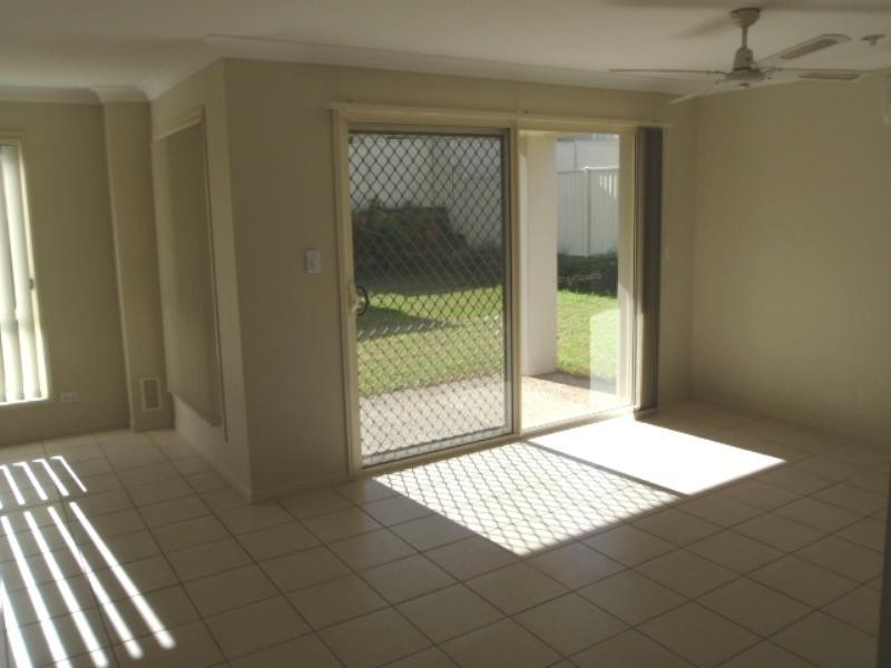 25 Golden Bear Drive, Arundel QLD 4214