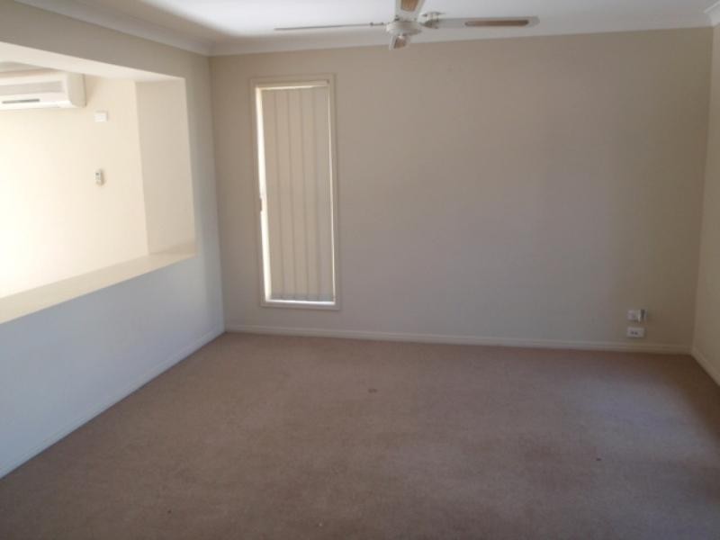 25 Golden Bear Drive, Arundel QLD 4214