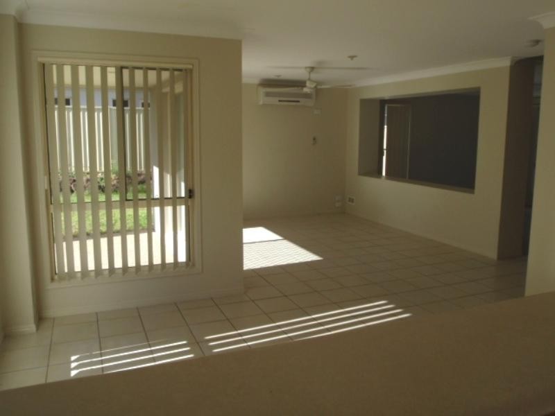 25 Golden Bear Drive, Arundel QLD 4214