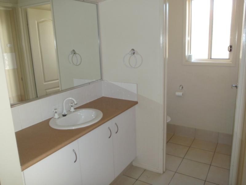 25 Golden Bear Drive, Arundel QLD 4214