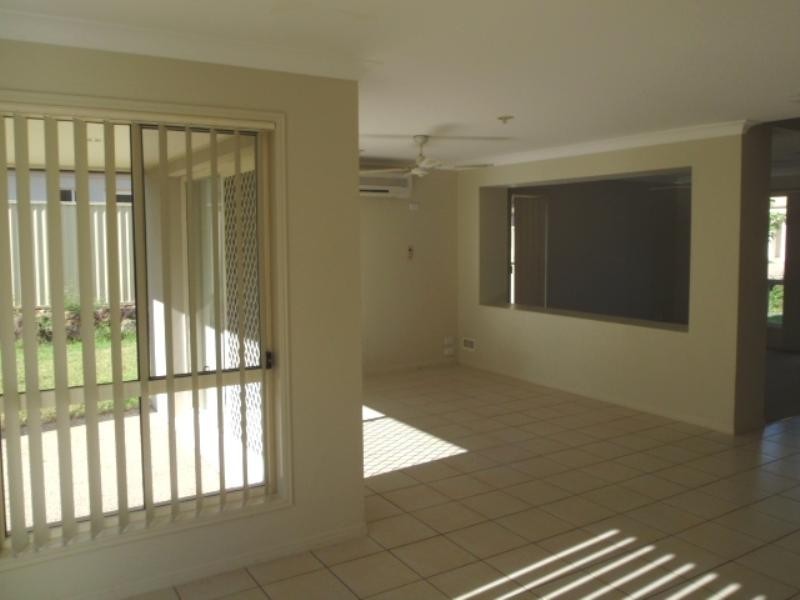 25 Golden Bear Drive, Arundel QLD 4214