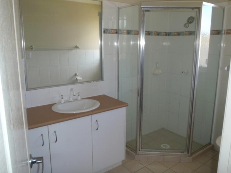 25 Golden Bear Drive, Arundel QLD 4214