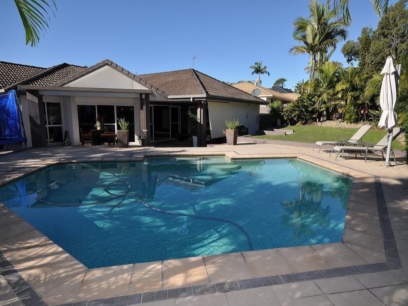 22 Pearson Close, Arundel QLD 4214