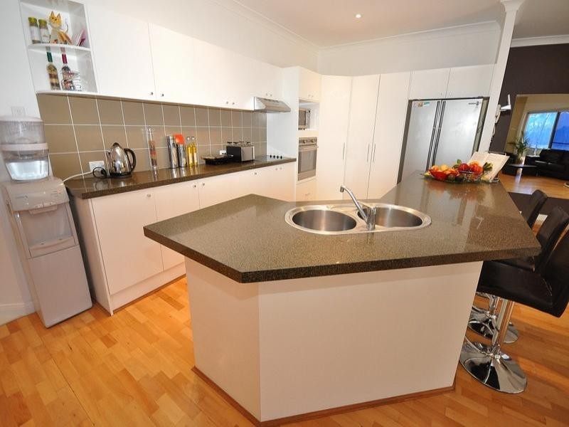 22 Pearson Close, Arundel QLD 4214