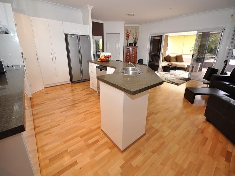 22 Pearson Close, Arundel QLD 4214