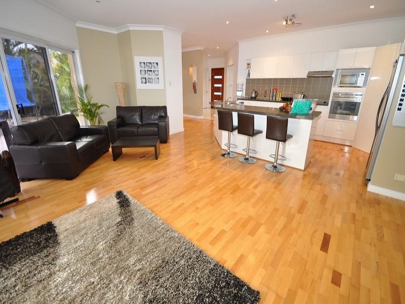 22 Pearson Close, Arundel QLD 4214