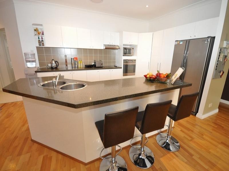 22 Pearson Close, Arundel QLD 4214