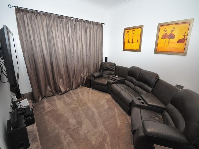 22 Pearson Close, Arundel QLD 4214