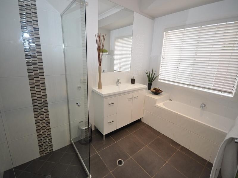 22 Pearson Close, Arundel QLD 4214