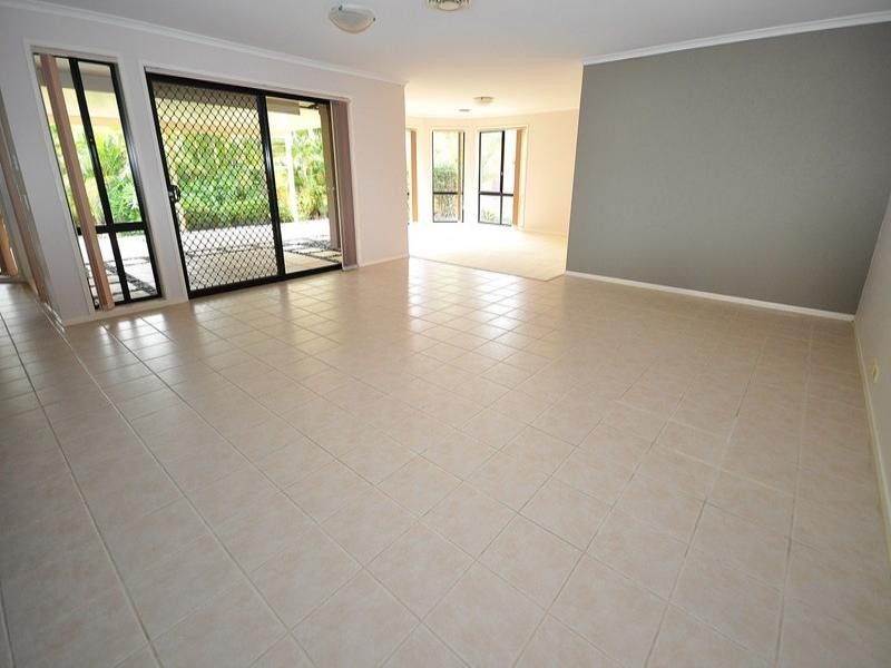 10 Oxford Place, Arundel QLD 4214