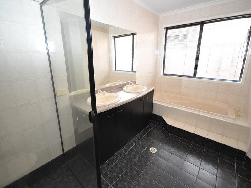 10 Oxford Place, Arundel QLD 4214