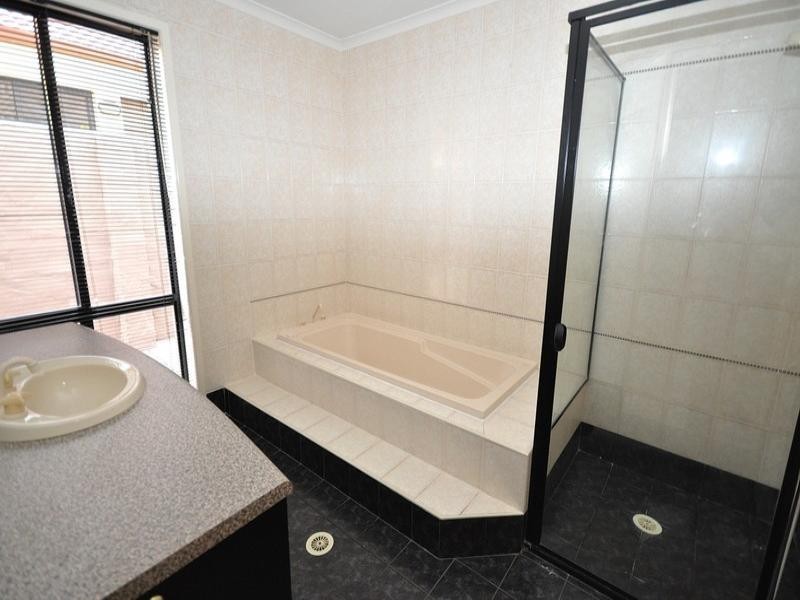 10 Oxford Place, Arundel QLD 4214