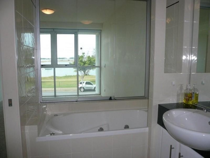 5/242 Marine Parade, Labrador QLD 4215