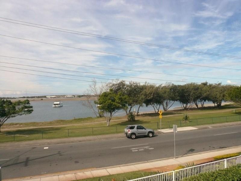 5/242 Marine Parade, Labrador QLD 4215