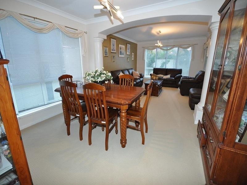 18 Maltravers Drive, Arundel QLD 4214