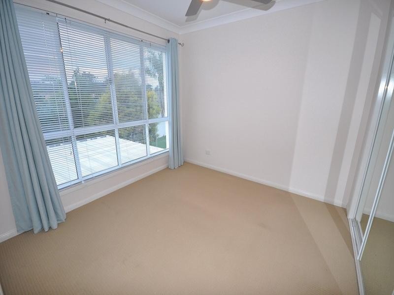 18 Maltravers Drive, Arundel QLD 4214