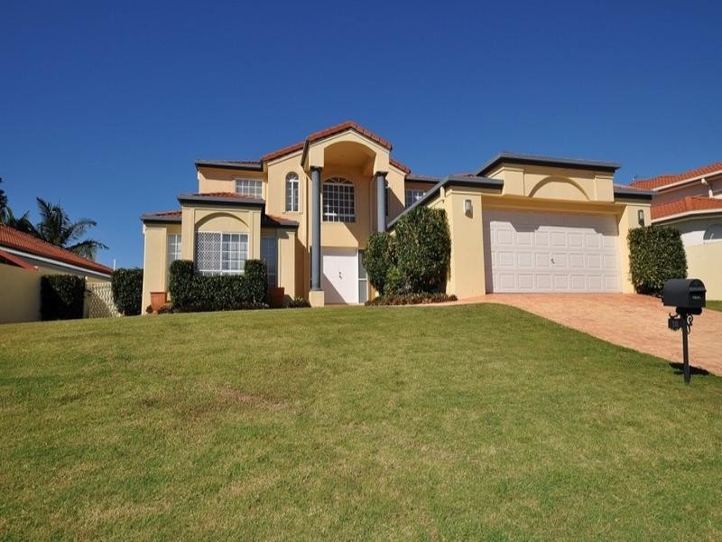 18 Maltravers Drive, Arundel QLD 4214