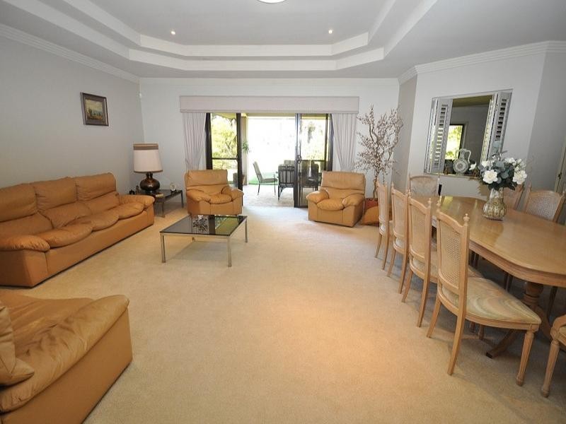 11 London Chase, Arundel QLD 4214