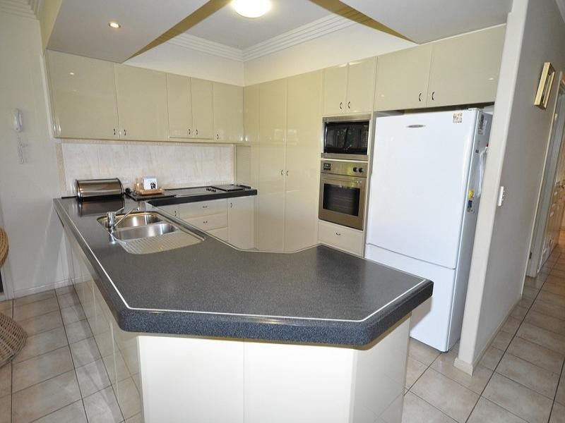 11 London Chase, Arundel QLD 4214