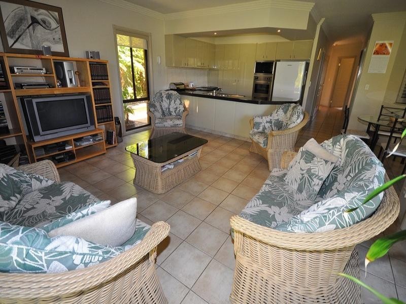 11 London Chase, Arundel QLD 4214